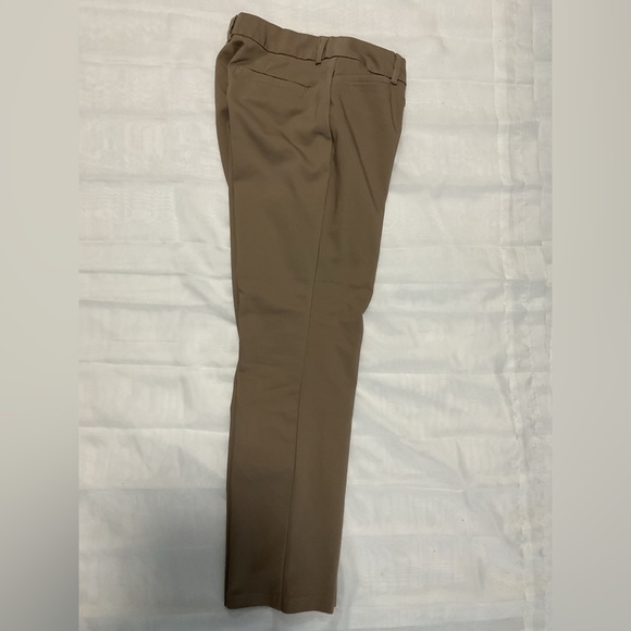NWOT ‘Secret Shapes’ LEE Regular Fit Straight Leg Mid Rise Women’s Khaki Jeans M - Picture 3 of 11